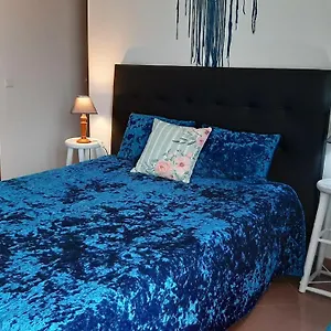  Habitación en casa particular Sunny With Private Bathroom 300m From The Portugal